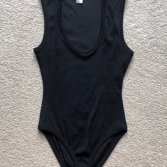 H&M TREND BLACK RIBBED STRETCH BANDAGE BODYSUIT TOP Tank Top Scoop Neck New Sz 4 - Picture 2 of 8